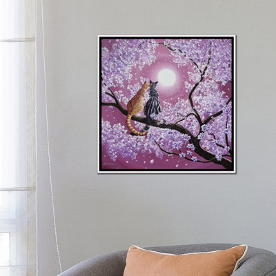 «Orange and Grey Tabby Cats in Cherry Blossoms» par Laura Iverson - reproduction d'art