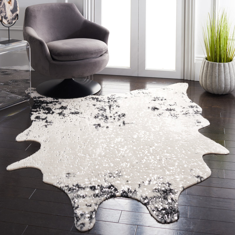 Arben Faux Cowhide Performance Rug, Novelty 5' x 6'5"