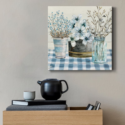 " Blue Farmhouse "