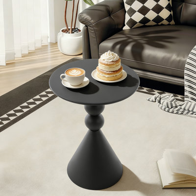 Petite table de bout, table d'appoint
