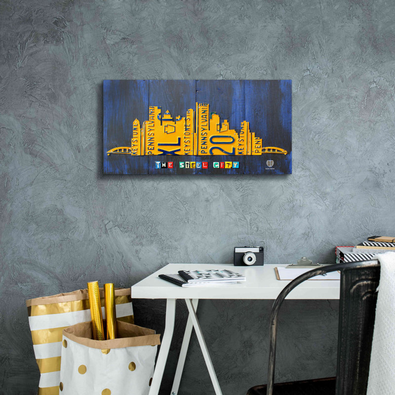 «Pittsburgh Skyline Licence Art» par Design Turnpike, H 12 po x l 24 po x P 0,75 po