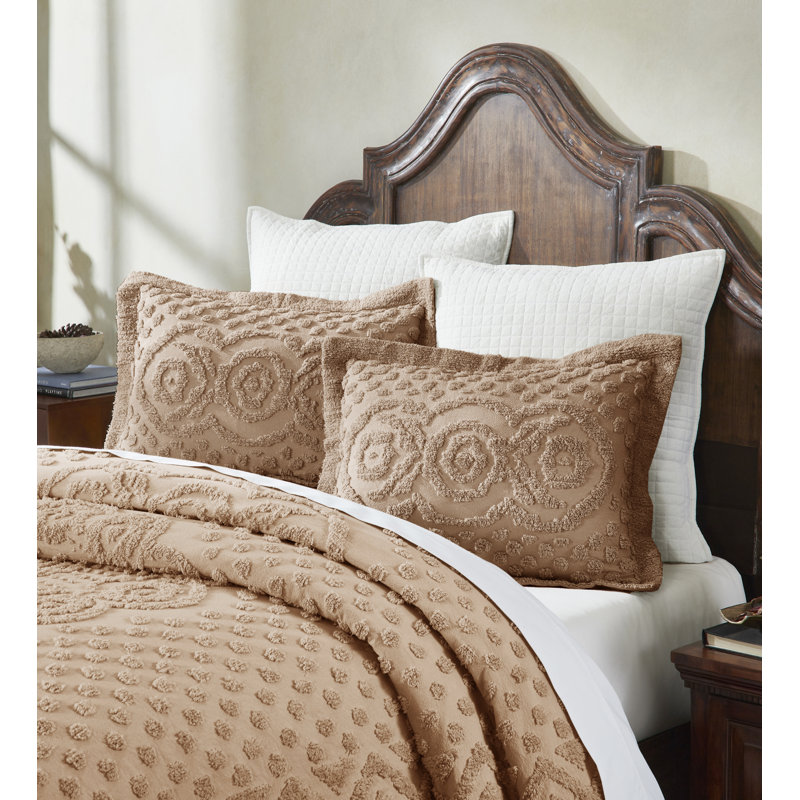 Taie décorative Heirloom 100% coton chenille touffeté standard, conception en médaillon, housse de coussin décorative douce et respirante, certifié OEKO-TEX, lavable à la machine, toutes saisons, 21 po x 27 po, brun clair