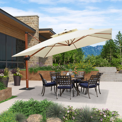 Parasol en porte-à-faux 144 po carré en bois avec base en tôle d'acier, crème