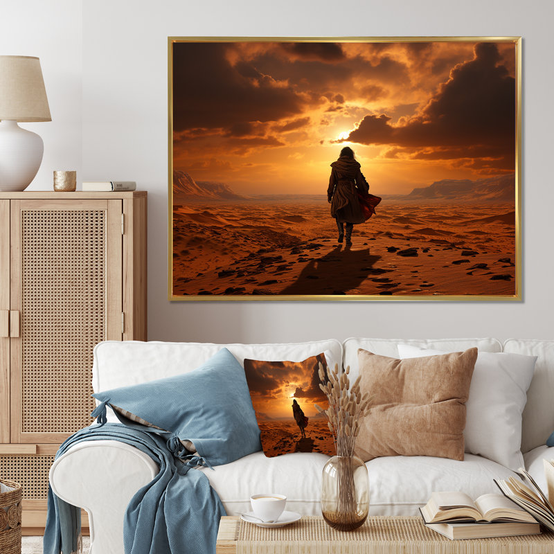 «Lonely Man Walking In Desert IV» - art mural désert, Cadre flottant doré, H 30 po x l 40 po x P 1,5 po