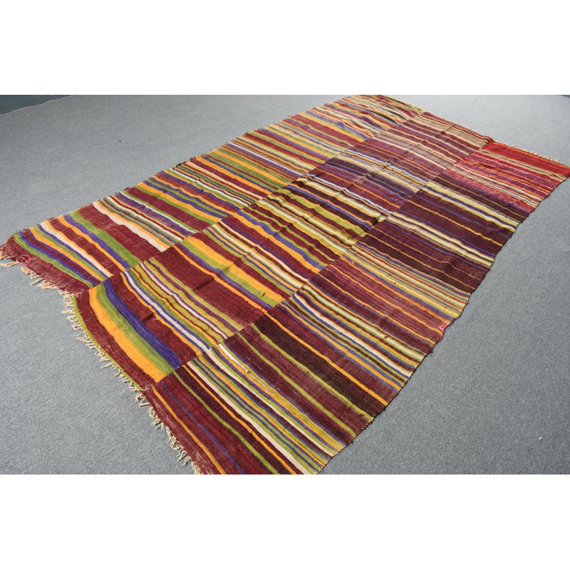 Authentique tapis kilim rétro avec motif rayé de la Turquie dans des tons de terre riches