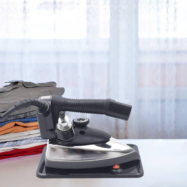 BLACK + DECKER Heavy Duty Classic PLANCHA Steam Iron - Model: F67E - with  Manual