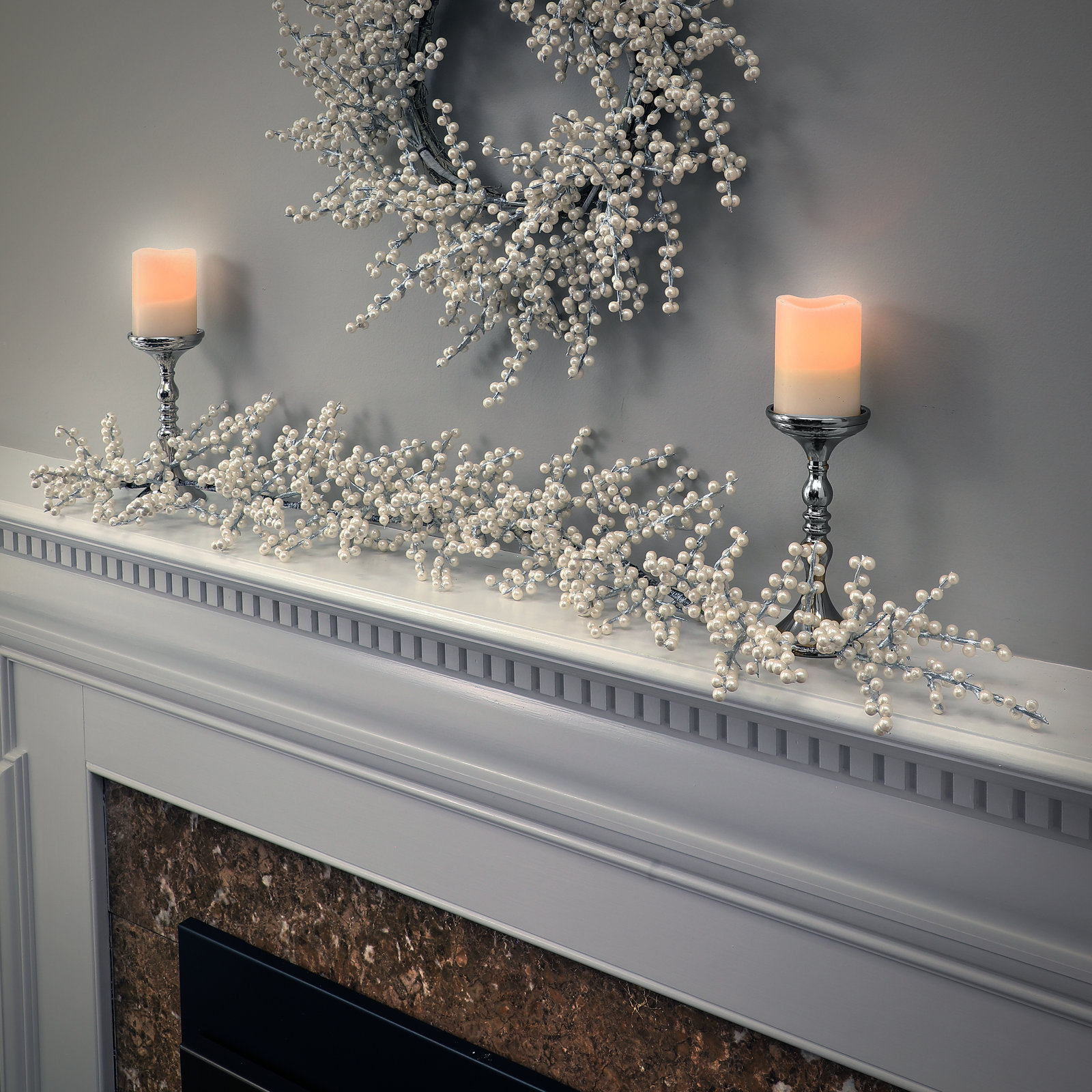 Solomon Waterproof Winter Berry Garland, White