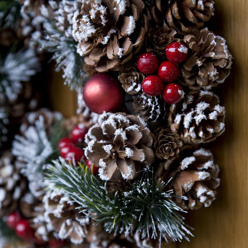 Christmas Hanging Wreath Medium - Festive Pine Cone Display with White Frosting White, 32cm x 32cm