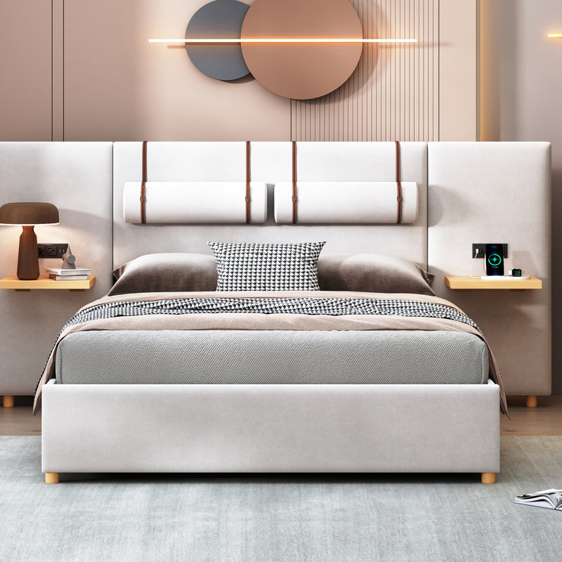 Grand lit tapissier en velours beige