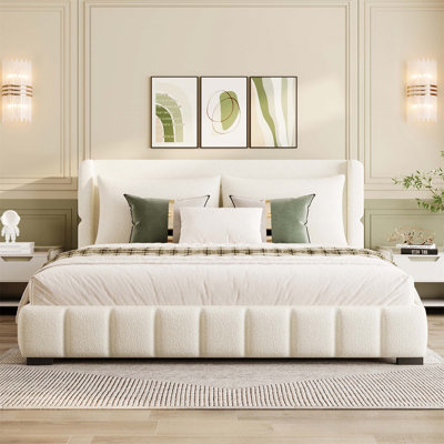 Élégant très grand lit plateforme tapissier avec 2 coussins, combinant style moderne et confort pour une expérience de sommeil luxueuse (matelas non inclus)