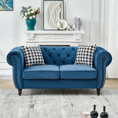 Canapé en tissu d'ameublement en velours de 65 po avec accoudoirs roulés et têtes de clou Chesterfield