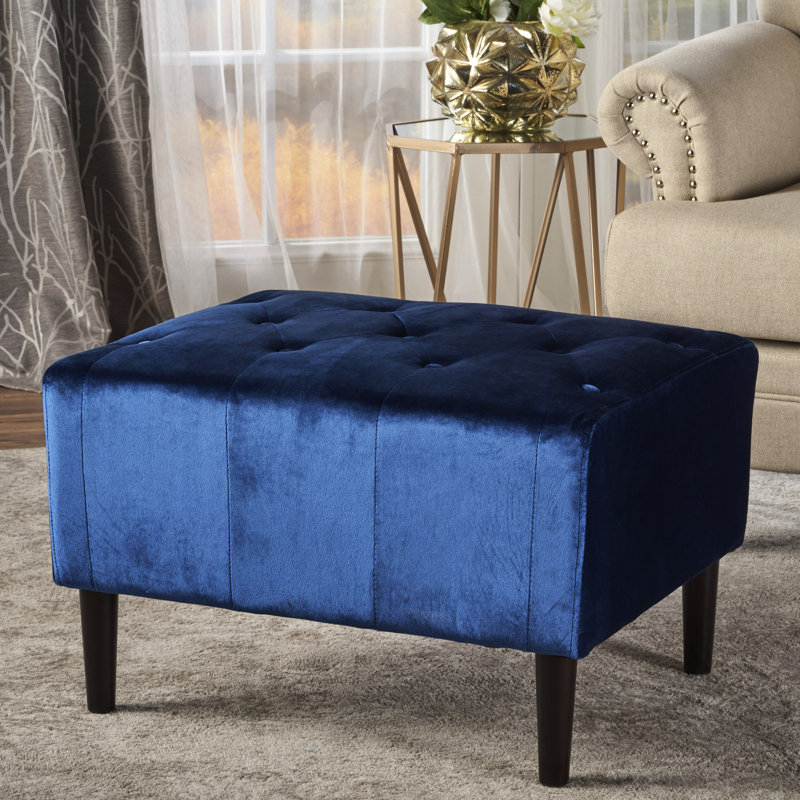 Boutonné en velours bleu marine, sur des pieds en bois de bouleau robuste bleu Mid Century, revêtement en velours avec motif