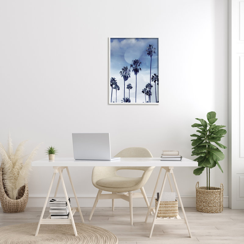 «Tall Tropical Pine Trees», impression monochromatique, H 30 po x l 24 po, Giclée encadrée blanc bord de mer