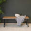 Banc de salle à manger industriel Aryven en bois, fini pin foncé rustique, idéal pour des assises confortables et élégantes.