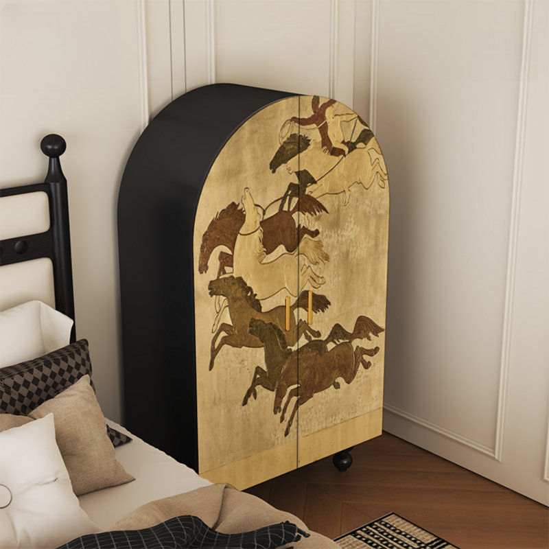 Armoire arquée avec tablettes et portes