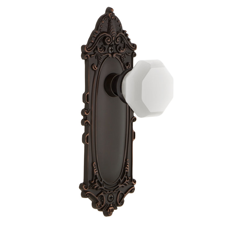 Assiette victorienne avec bouton de lait blanc Waldorf, Bronze intemporel, 2 3/4 po
