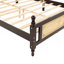 Grand lit avec tête et pied de lit en rotin, lit plateforme-628488760