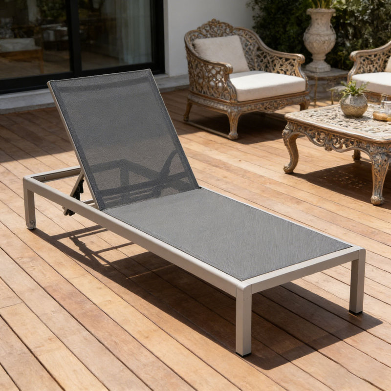 CHAISE LUNGE, 2
