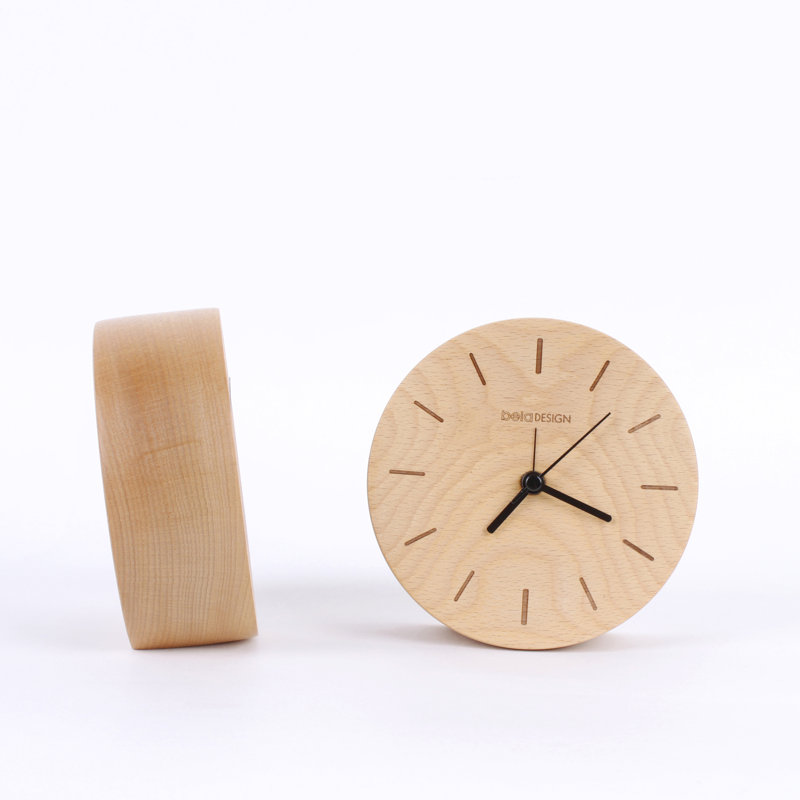 Horloge de table électrique moderne en bois massif hêtre de couleur brune