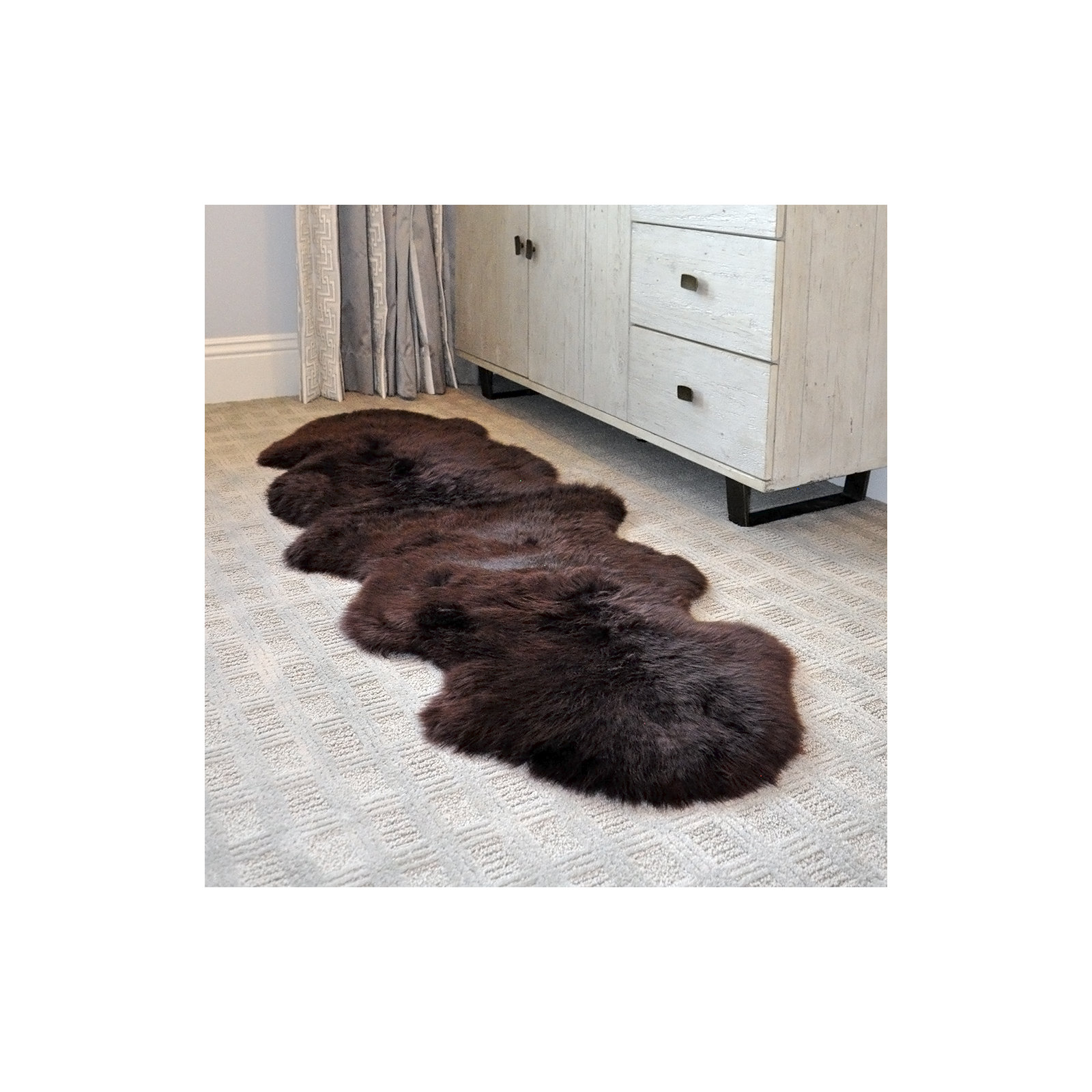 Dunmore Sheepskin Dark Brown Rug, Novelty 2' x 5'6"
