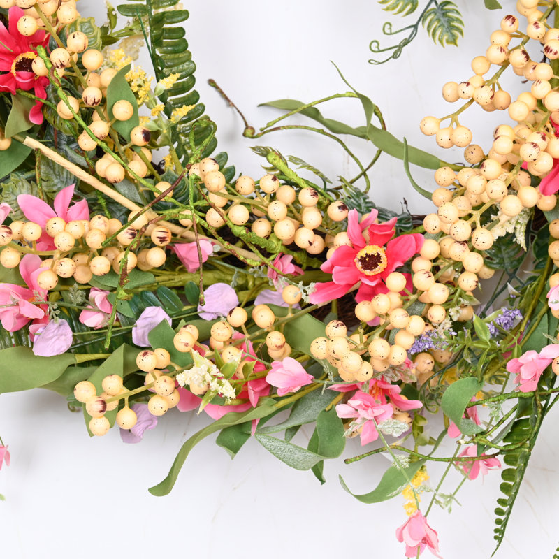 Couronne florale artificielle de 24 po en grappe de verdure, de baies, de fleurs sauvages et de marguerites pour la porte d'entrée