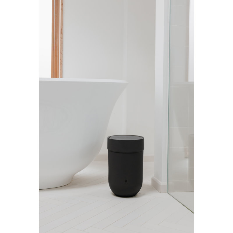 Poubelle à couvercle pivotant 2 gallons en plastique HSM Touch Consumables, Noir