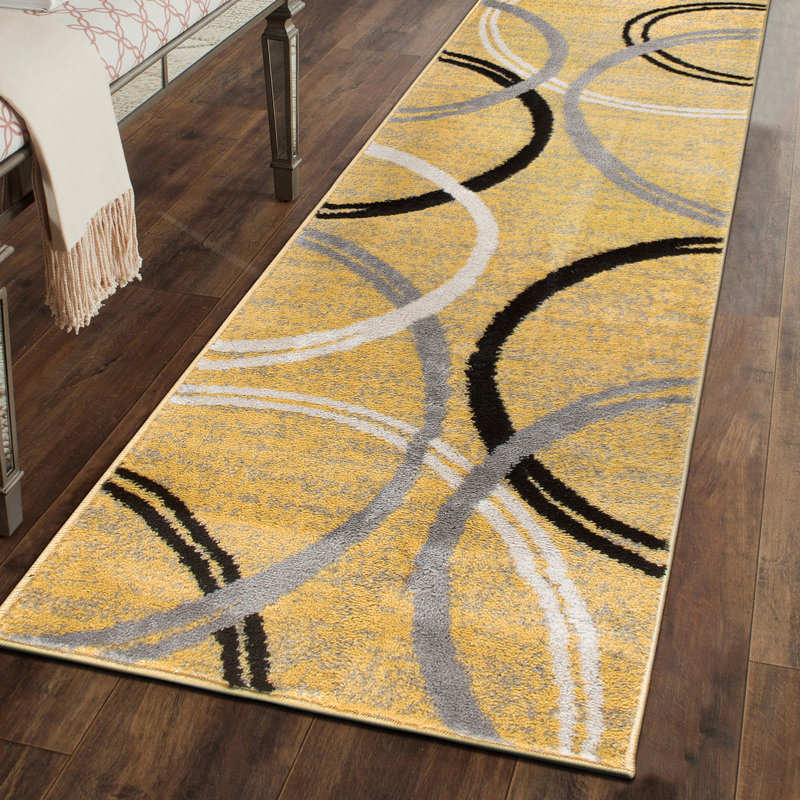 Tapis à motif géométrique Arnaldur, Yellow, Tapis de couloir 2 pi x 7 pi 2 po