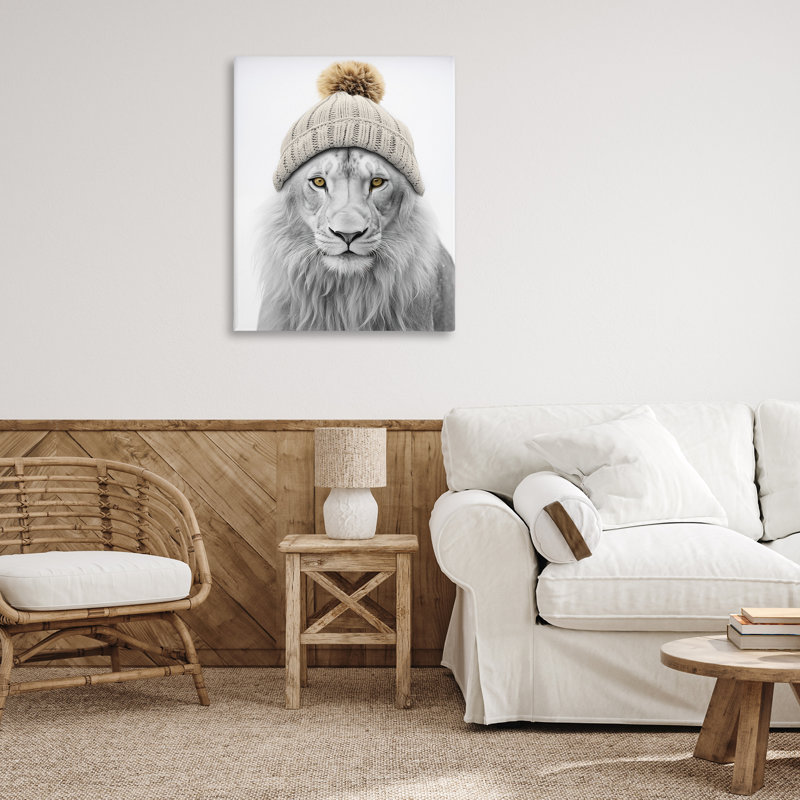 «Lion in Winter Hat», art mural sur toile par Sasha, H 40 po x l 30 po