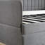 Lit de jour simple avec couchette en gris, lit à structure en métal réducteur de bruit pour un salon fonctionnel gris