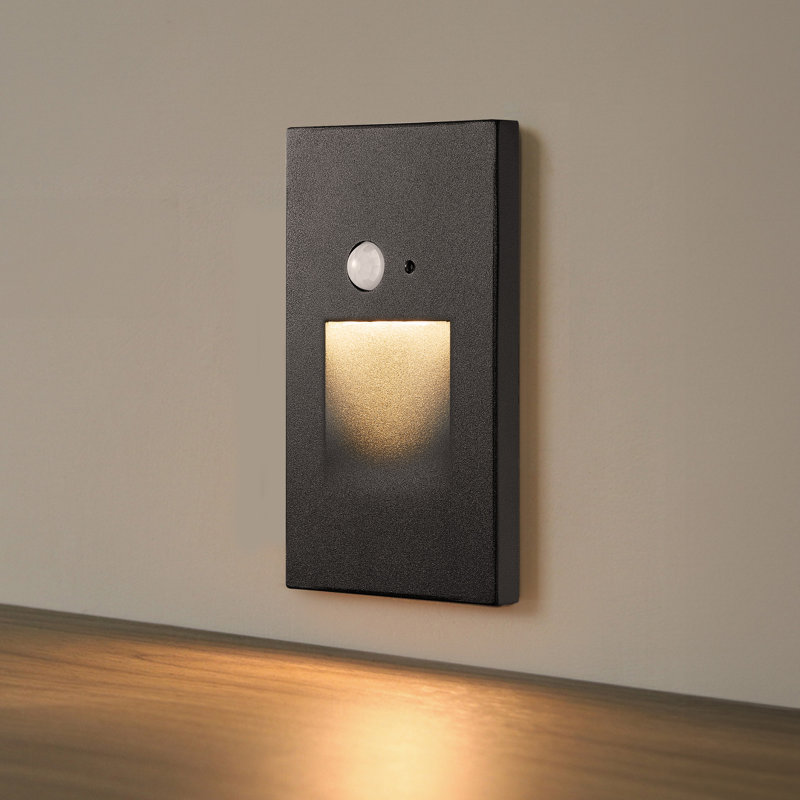 Kassa Aluminum LED Wall Light, Matte Black