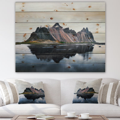 Montagnes montagneuses reflétées sur un lac - reproduction d'art sur bois sans cadre