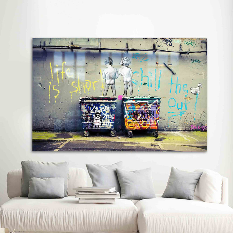 Décoration murale en verre d'inspiration Street Art offrant une touche unique d'esthétique moderne pour l'intérieur de votre maison