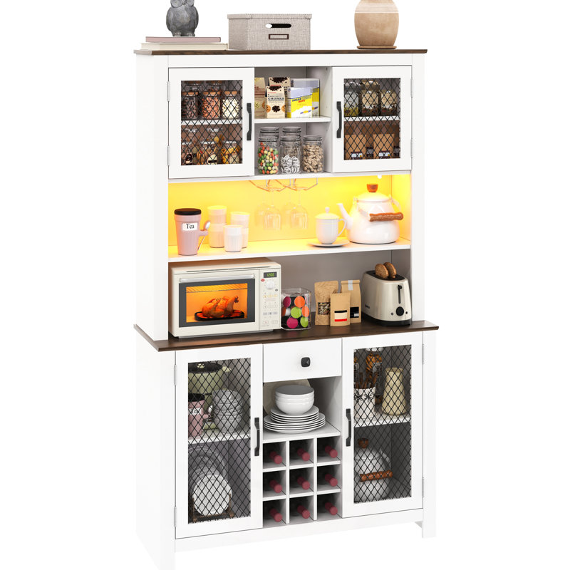 Meuble de cuisine de 70,9 pouces avec rangement pour 9 bouteilles de vin, prise intégrée et porte-verres décoratif DEL de style rustique pour salle à manger.