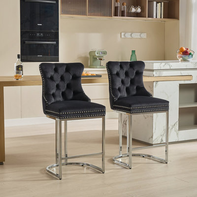 Ensemble de 2 tabourets de bar de 25 po à hauteur de comptoir, tabourets de bar modernes en velours avec dossier à boutons et garniture de rivets avec îlot de cuisine et tabourets de bar robustes en métal chromé (noir, paquet de 2)