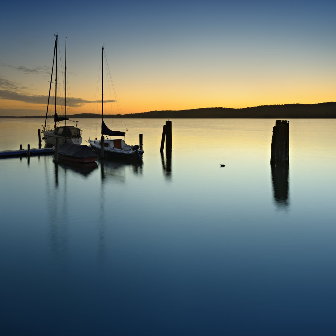 Dock mit Segelbooten