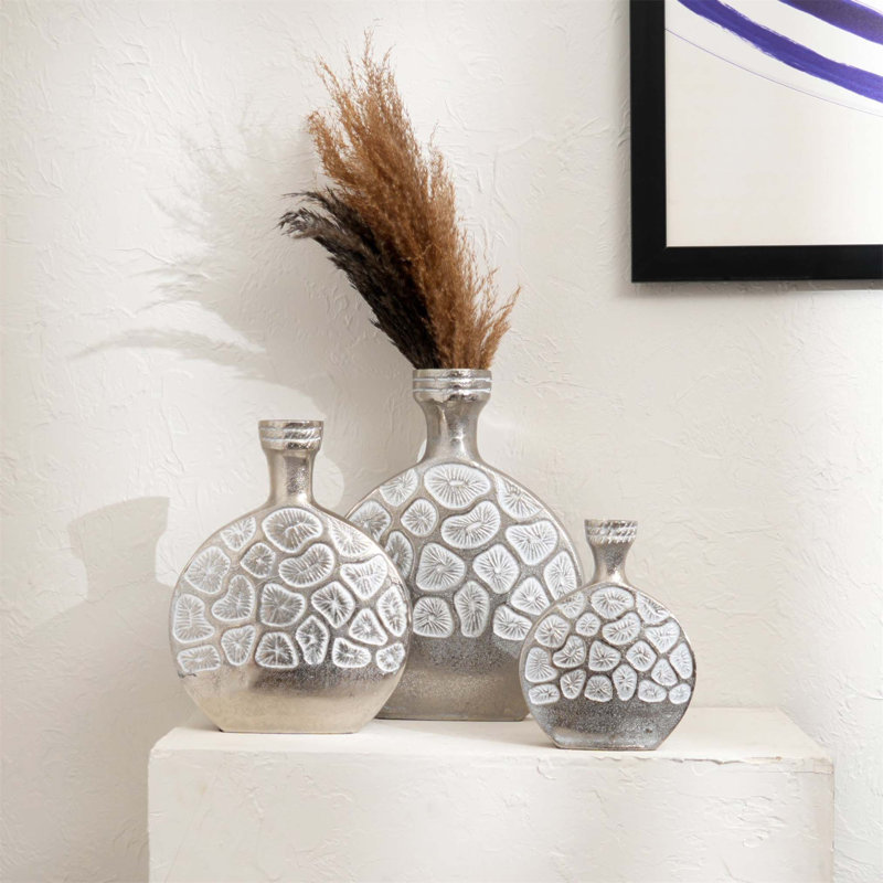 Ensemble de 3 vases décoratifs hexagonaux en aluminium embossé, parfaits pour les intérieurs modernes et rustiques, avec une finition texturée vieillie