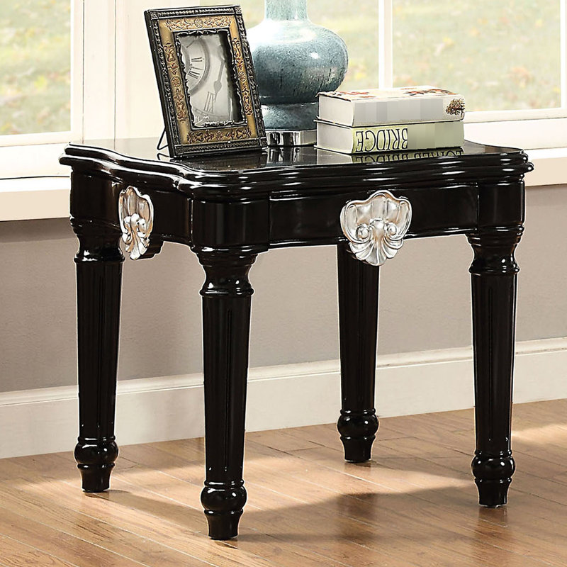Table de bout rectangulaire noire et pieds en bois avec base carrée en peuplier