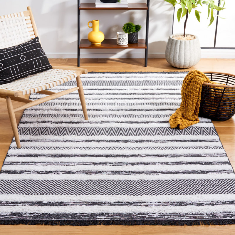 Tapis noir / ivoire Augustine 729, Rectangle 5 pi x 7 pi 7 po