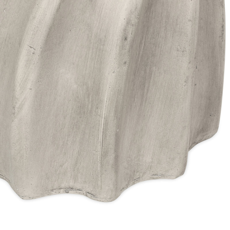 Table d'appoint - Rehaussez l'attrait extérieur. Léger, oxyde de magnésium gris, 14 po x 14 po x 18,5 po, plateau de table attrayant de 17,11 lb.