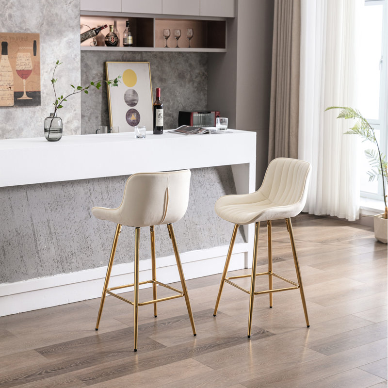 De 2 tabourets de comptoir de 26 po en velours crème avec pieds dorés et repose-pieds