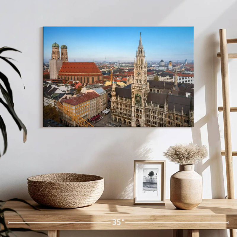 Monstre de la ville de Munich, H 16 po x l 24 po