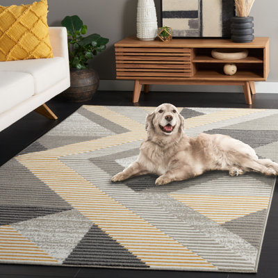 Tapis géométrique beige en polypropylène tissé à la machine Hergen