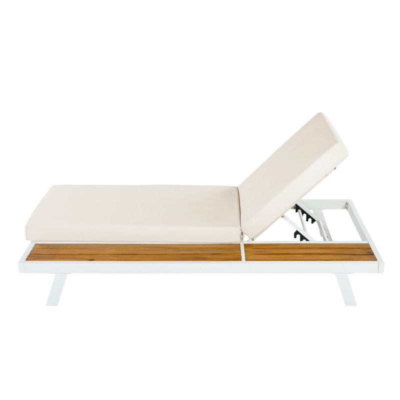 Chaise longue d'appoint d'extérieur en bois d'acacia de style moderne 76,75 po Tyvorn, Crème / Blanc