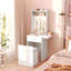 Petit meuble-lavabo avec miroir et lumière, coiffeuse avec station de charge et panneau rabattable pour petit espace, ensemble de coiffeuse compacte avec tabouret caché pour la chambre à coucher, blanc