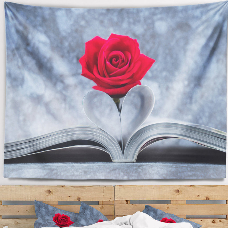Rouge floral rose à l’intérieur de la tapisserie livre, H 78 po x l 92 po
