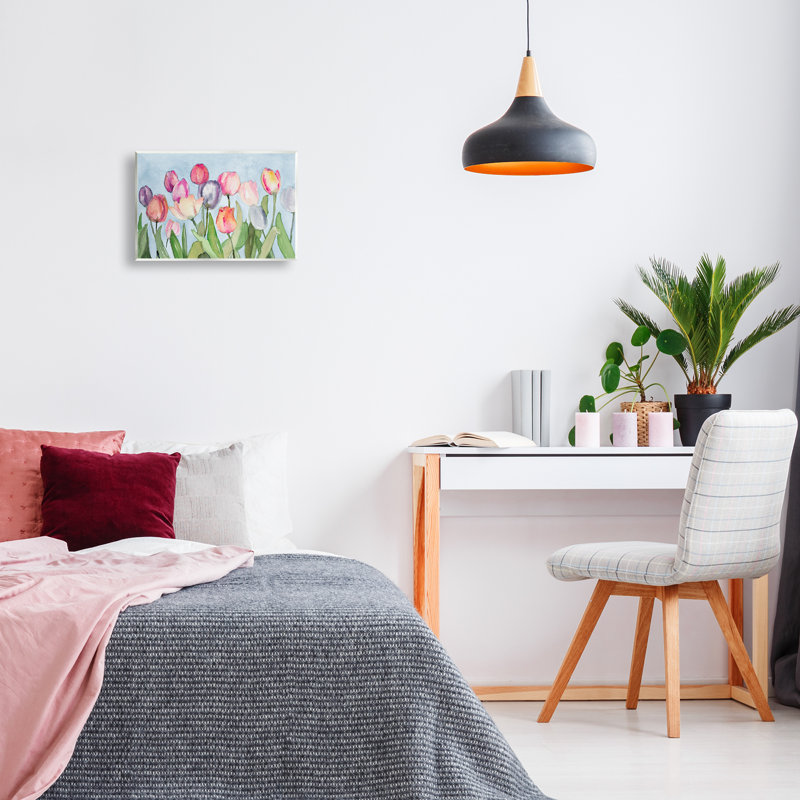 «Soft Tulip Field» par Lanie Loreth, H 10 po x l 15 po
