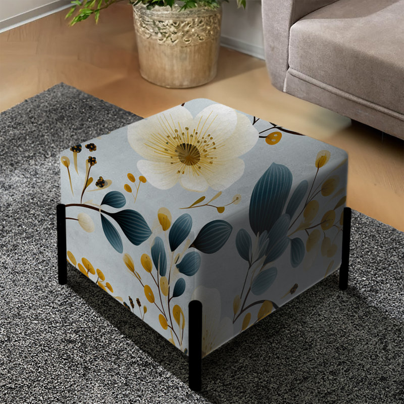 Literie blanche et beige à motif floral minimaliste II - repose-pieds carré floral