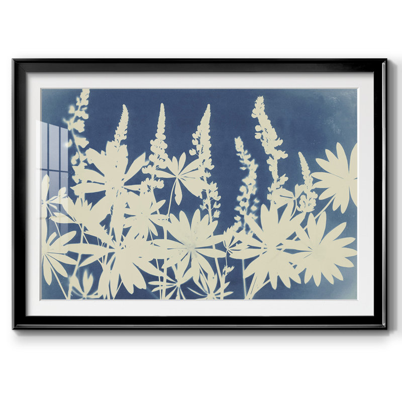 Lovely Lupin, reproduction d'art encadrée, H 19 po x l 27 po x P 1,5 po, Noir