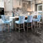 Chaises de bar rembourrées en velours de style contemporain Mid-Century-648444346