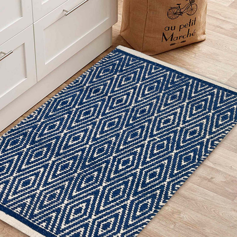 Tapis géométrique en coton tissé à plat à la main bleu marine et ivoire Duenweg, Rectangle 1 pi 9 po x 2 pi 10 po